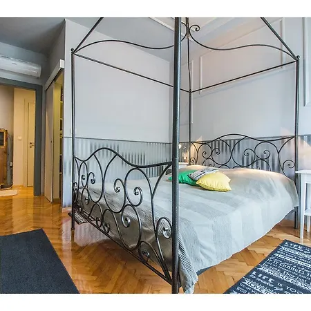 Shades Of Grey Apartment *