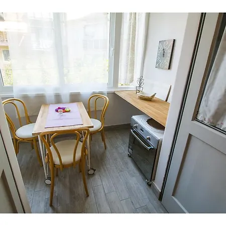 Shades Of Grey Apartment Split