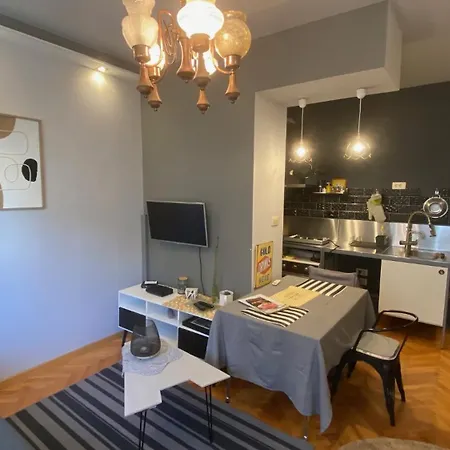 Shades Of Grey Apartment *
